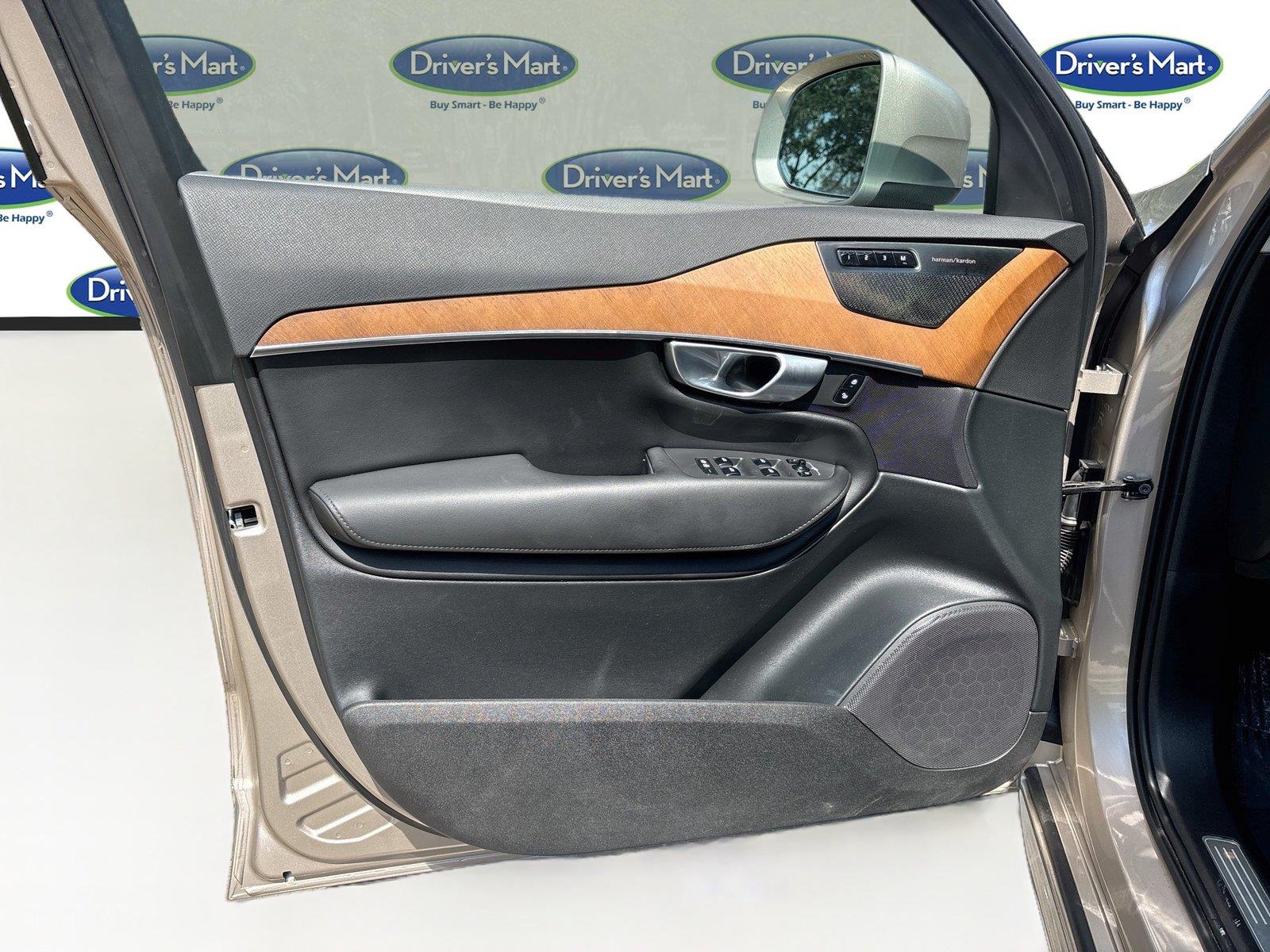 2024 Volvo XC90 Plus Bright Theme