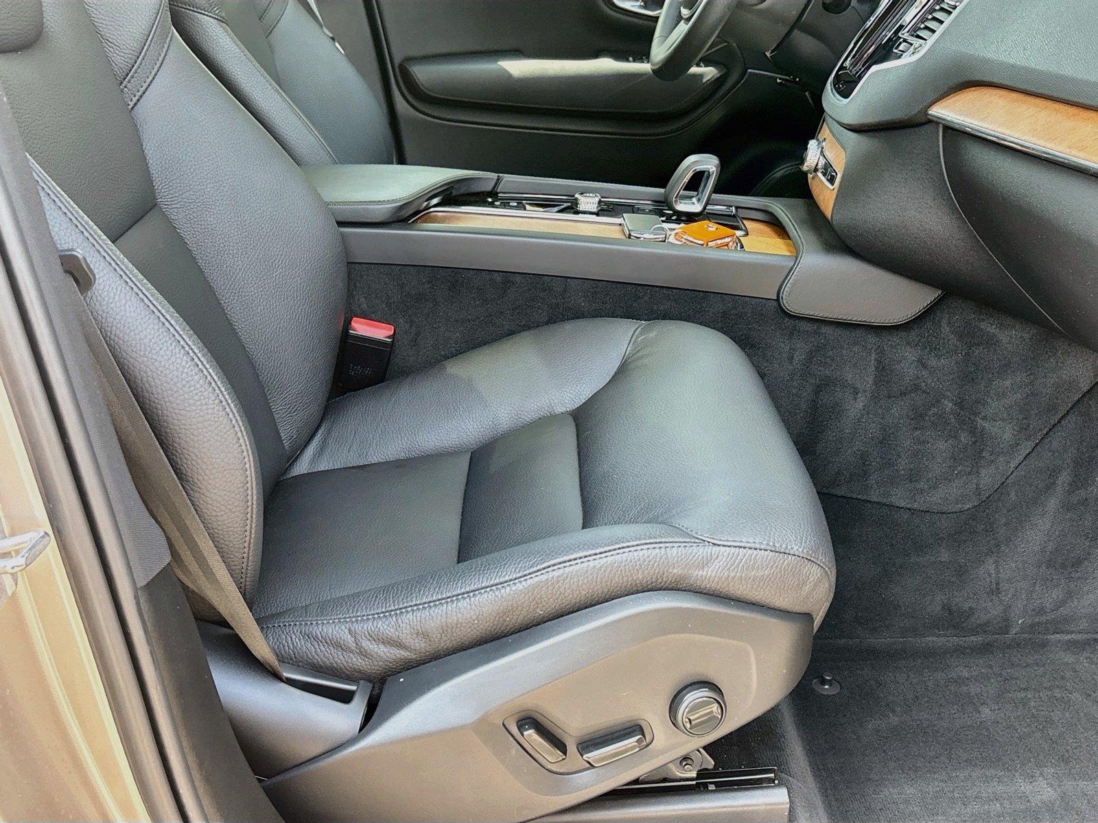 2024 Volvo XC90 Plus Bright Theme