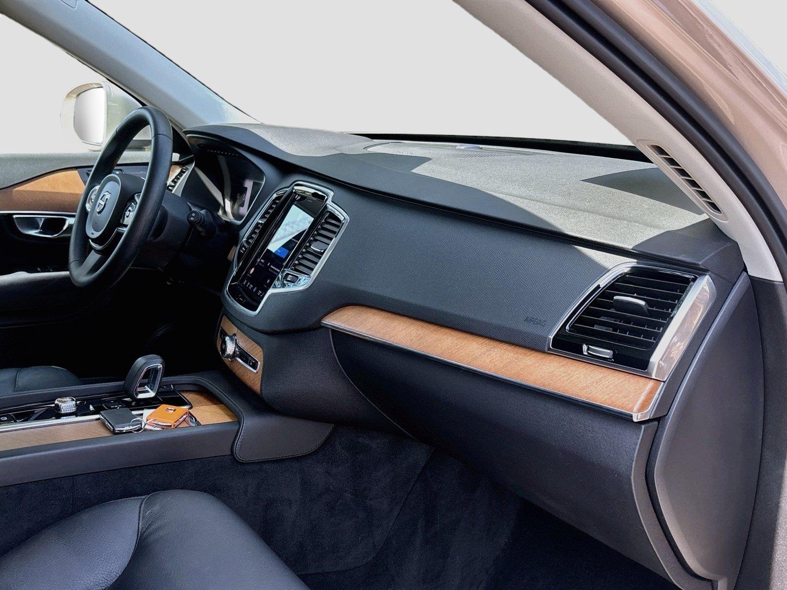 2024 Volvo XC90 Plus Bright Theme
