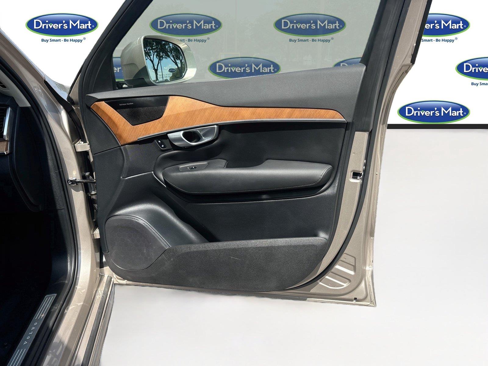 2024 Volvo XC90 Plus Bright Theme