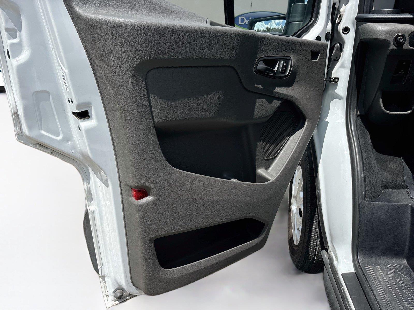 2023 Ford Transit Passenger Wagon XLT