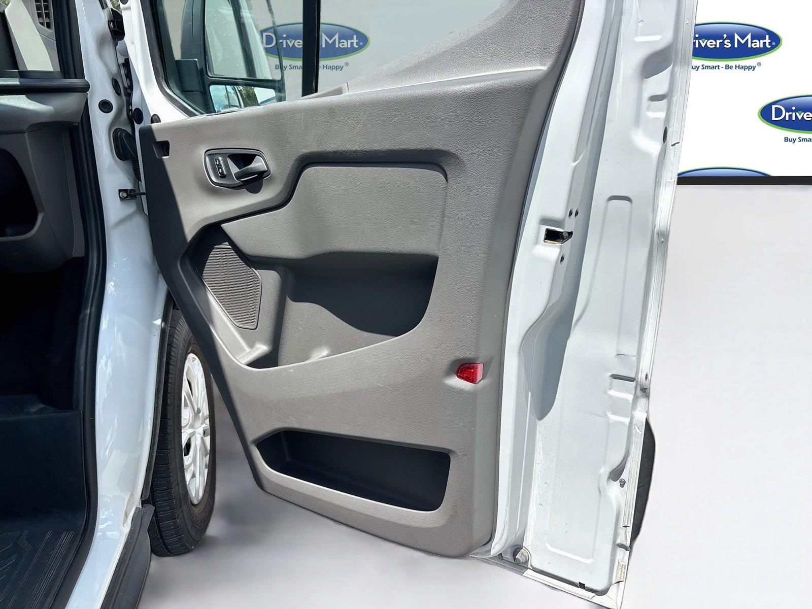 2023 Ford Transit Passenger Wagon XLT