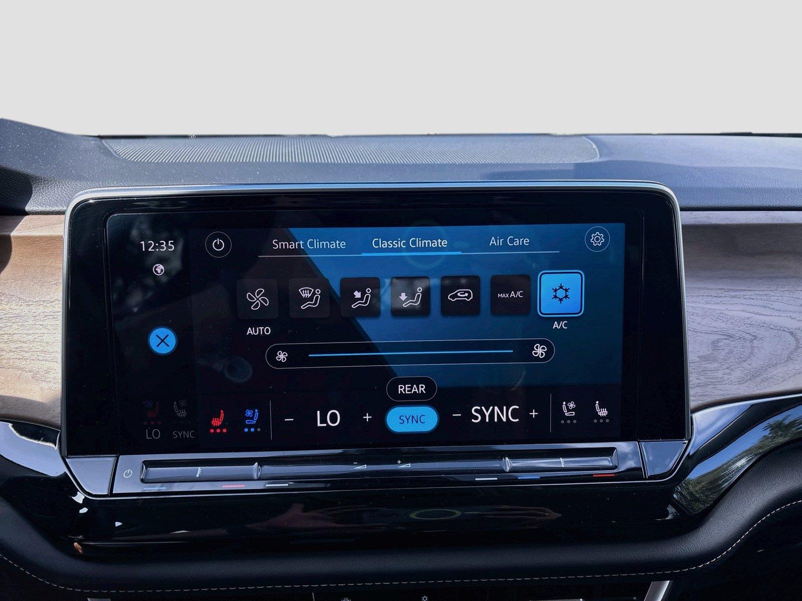 2025 Volkswagen Atlas 2.0T SE w/Technology