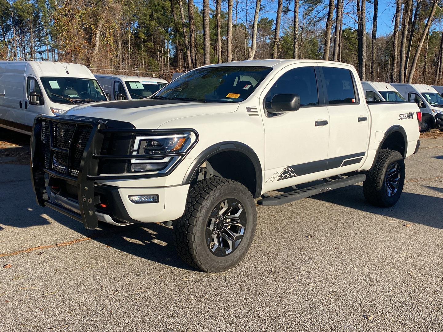 2023 Nissan Titan PRO-4X Crew Cab 4WD