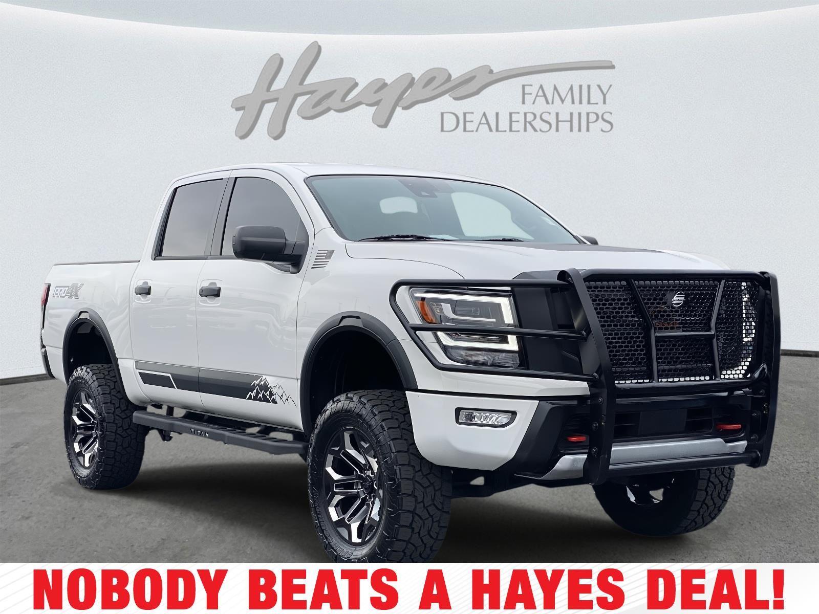 2023 Nissan Titan PRO-4X Crew Cab 4WD