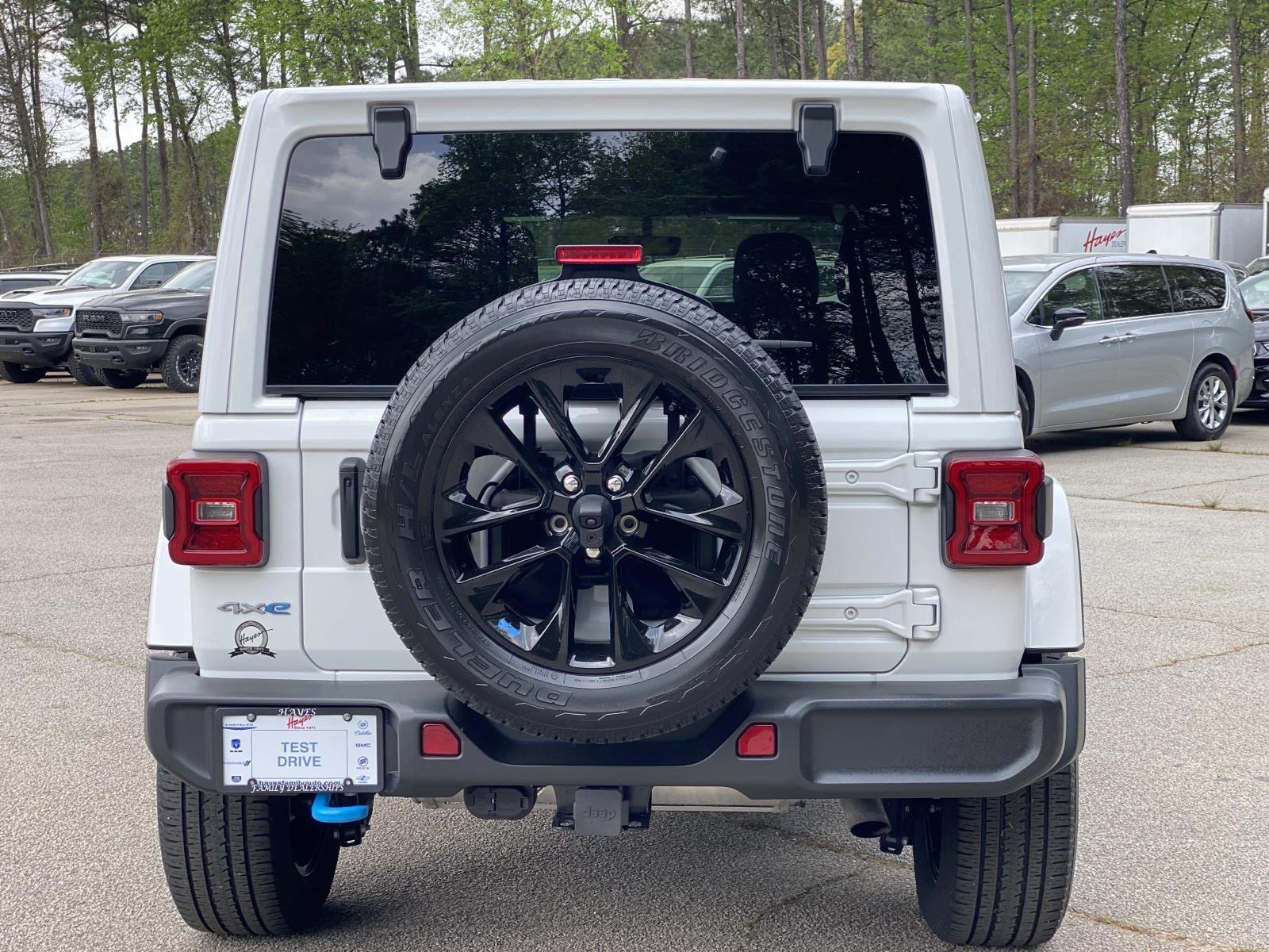 View vehicle photo 4