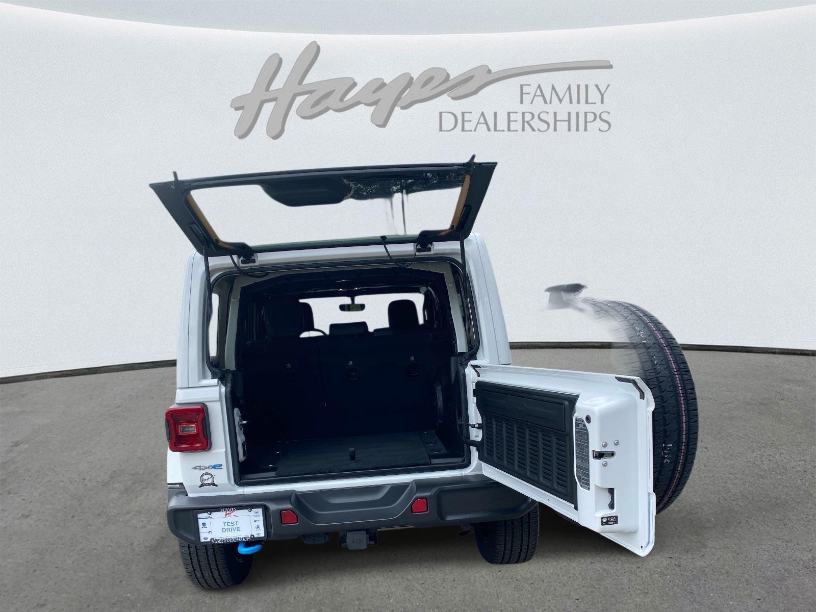 View vehicle photo 6