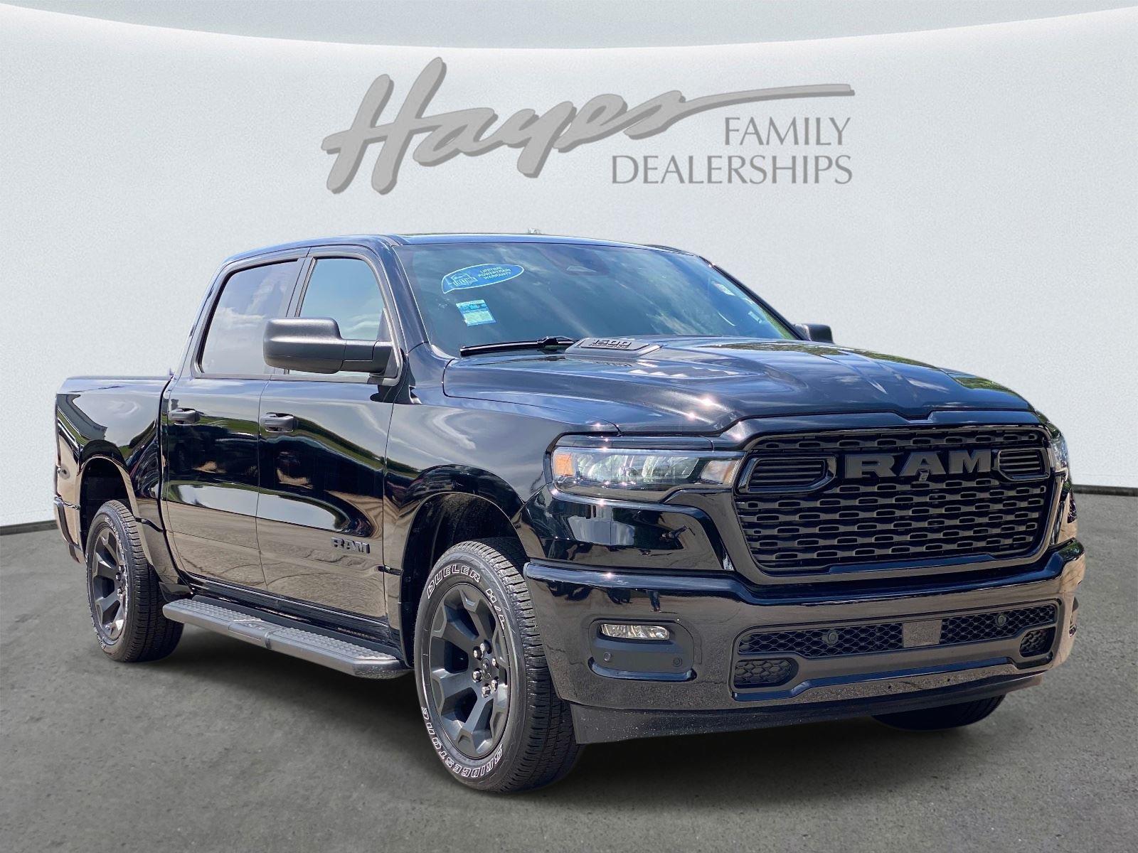 Diamond Black Crystal Pearlcoat 2026 RAM 1500 Express Crew Cab 4WD Pickup Truck Four-Wheel Drive 8-Speed Automatic