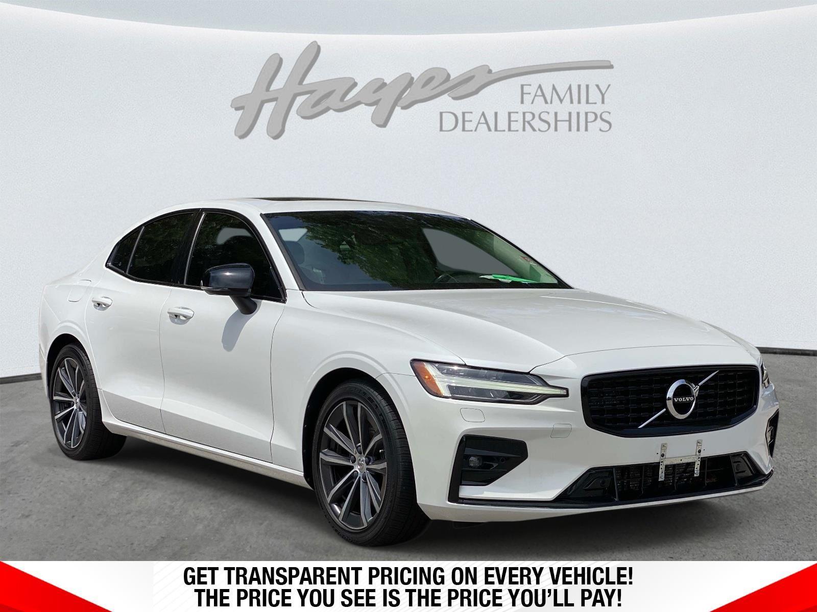 Crystal White Metallic 2022 Volvo S60 B5 Momentum AWD Sedan All-Wheel Drive Automatic