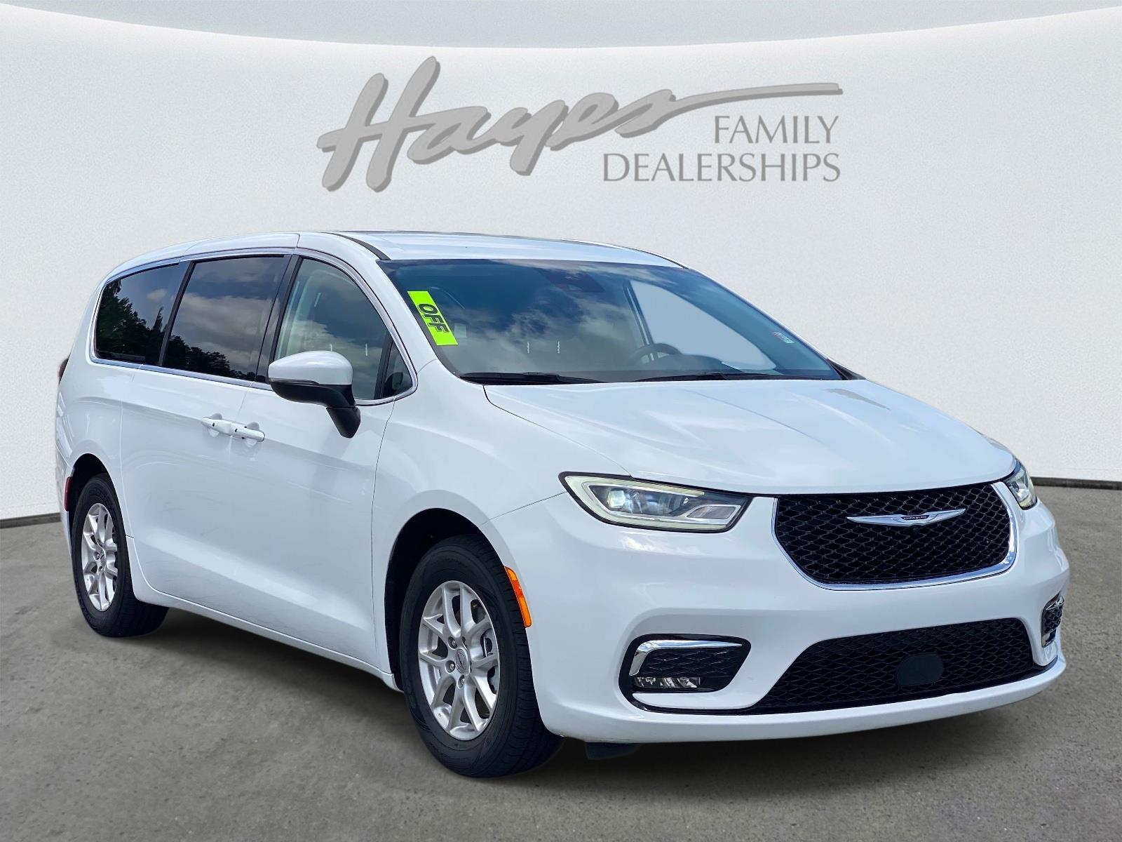 BRIGHT WHITE CL 2023 Chrysler Pacifica Minivan Front-Wheel Drive Manual