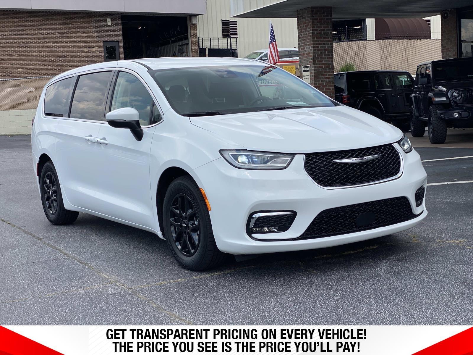 Bright White Clearcoat 2023 Chrysler Pacifica Minivan Front-Wheel Drive 9-Speed Automatic