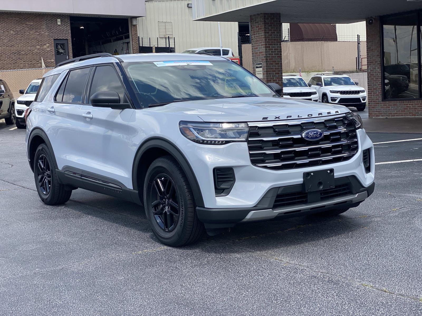 Space White Metallic 2026 Ford Explorer SUV / Crossover Rear-Wheel Drive Automatic