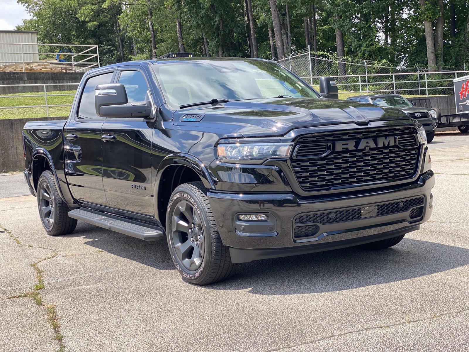 Diamond Black Crystal Pearlcoat 2025 RAM 1500 Pickup Truck Four-Wheel Drive 8-Speed Automatic