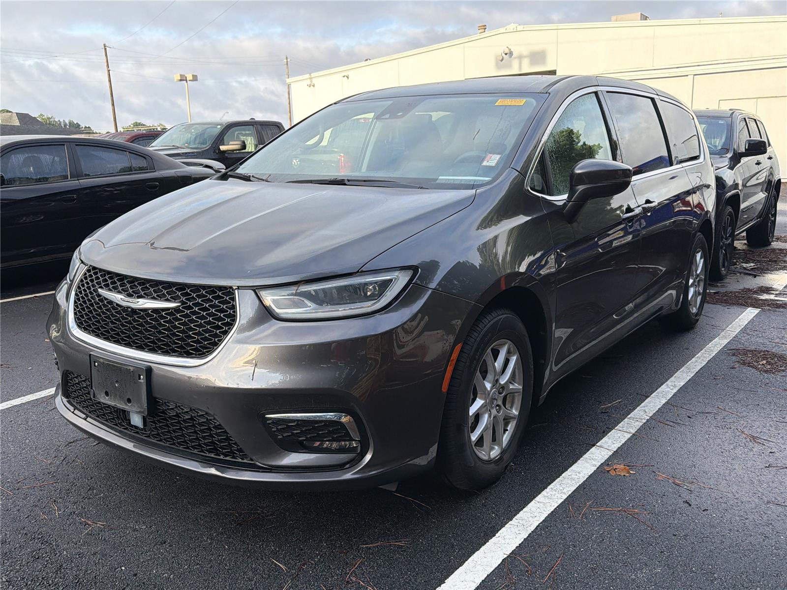 Gray (Granite Crystal Metallic Clearcoat) 2023 Chrysler Pacifica Minivan Front-Wheel Drive 9-Speed Automatic