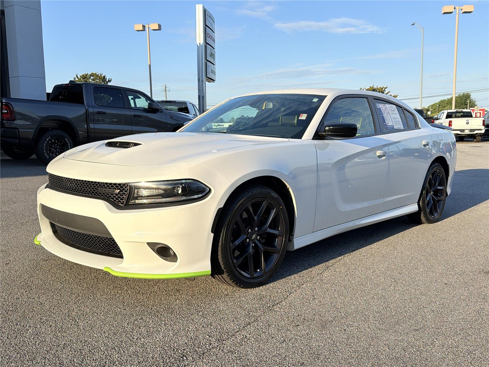 White Knuckle Clearcoat 2020 Dodge Charger Sedan Rear-Wheel Drive 8-Speed Automatic