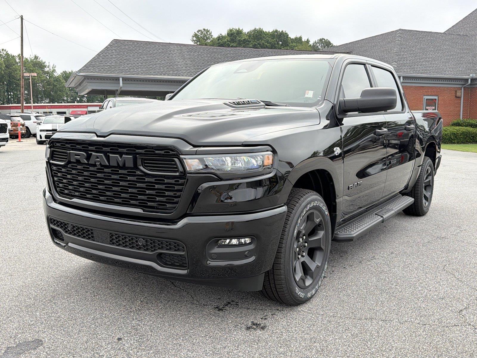Diamond Black Crystal Pearlcoat 2026 RAM 1500 Pickup Truck Four-Wheel Drive 8-Speed Automatic