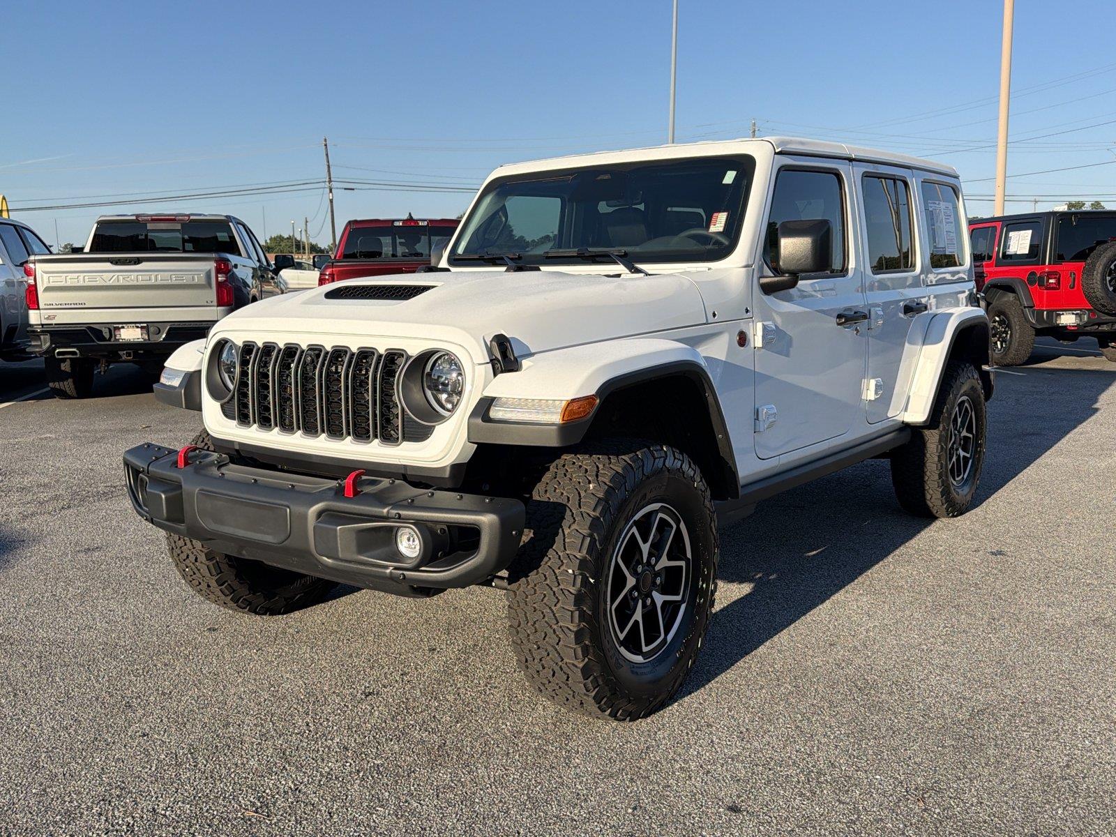 Bright White Clearcoat 2026 Jeep Wrangler SUV / Crossover Four-Wheel Drive 6-Speed Manual