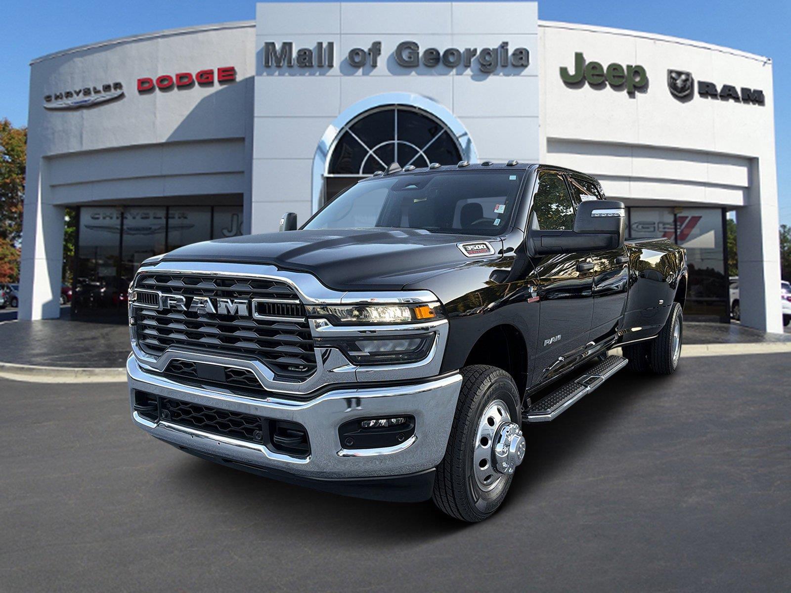 Diamond Black Crystal Pearlcoat 2026 RAM 3500 Pickup Truck Four-Wheel Drive 8-Speed Automatic
