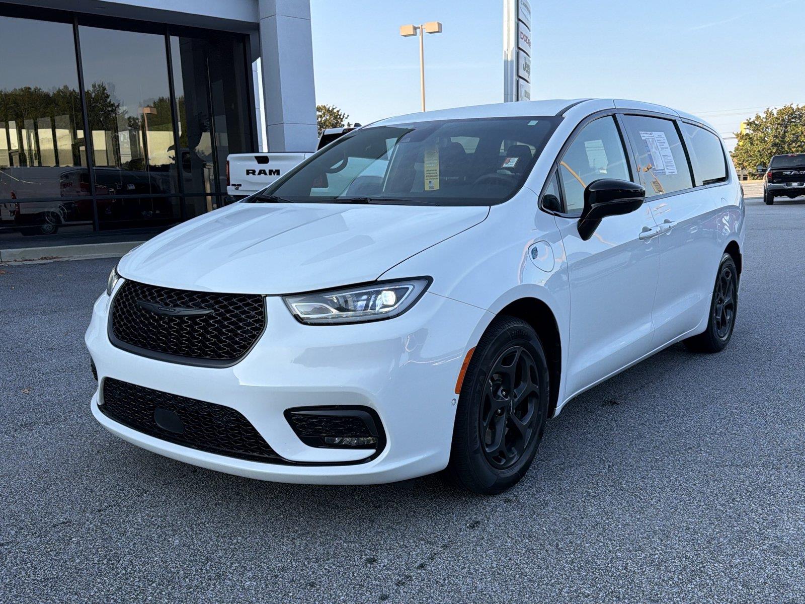 Bright White Clearcoat 2024 Chrysler Pacifica Hybrid Minivan Front-Wheel Drive Automatic