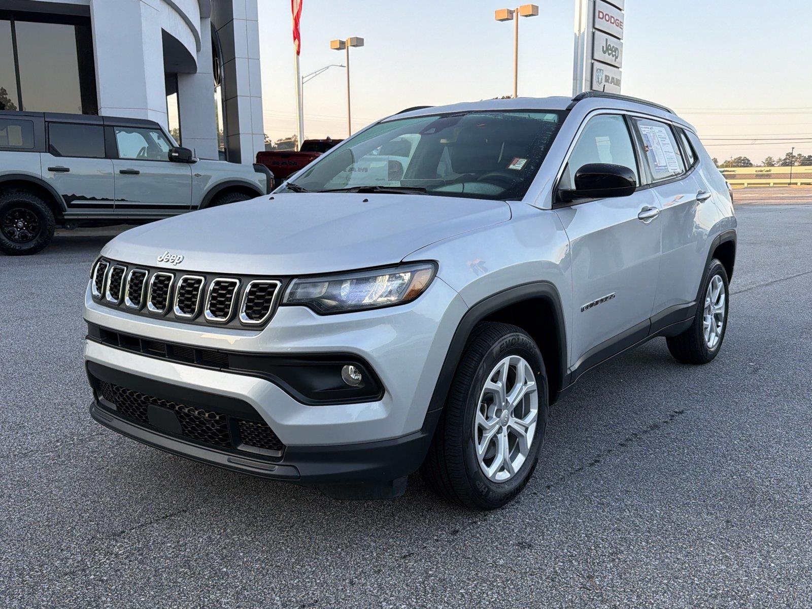  2024 Jeep Compass Latitude 4WD   