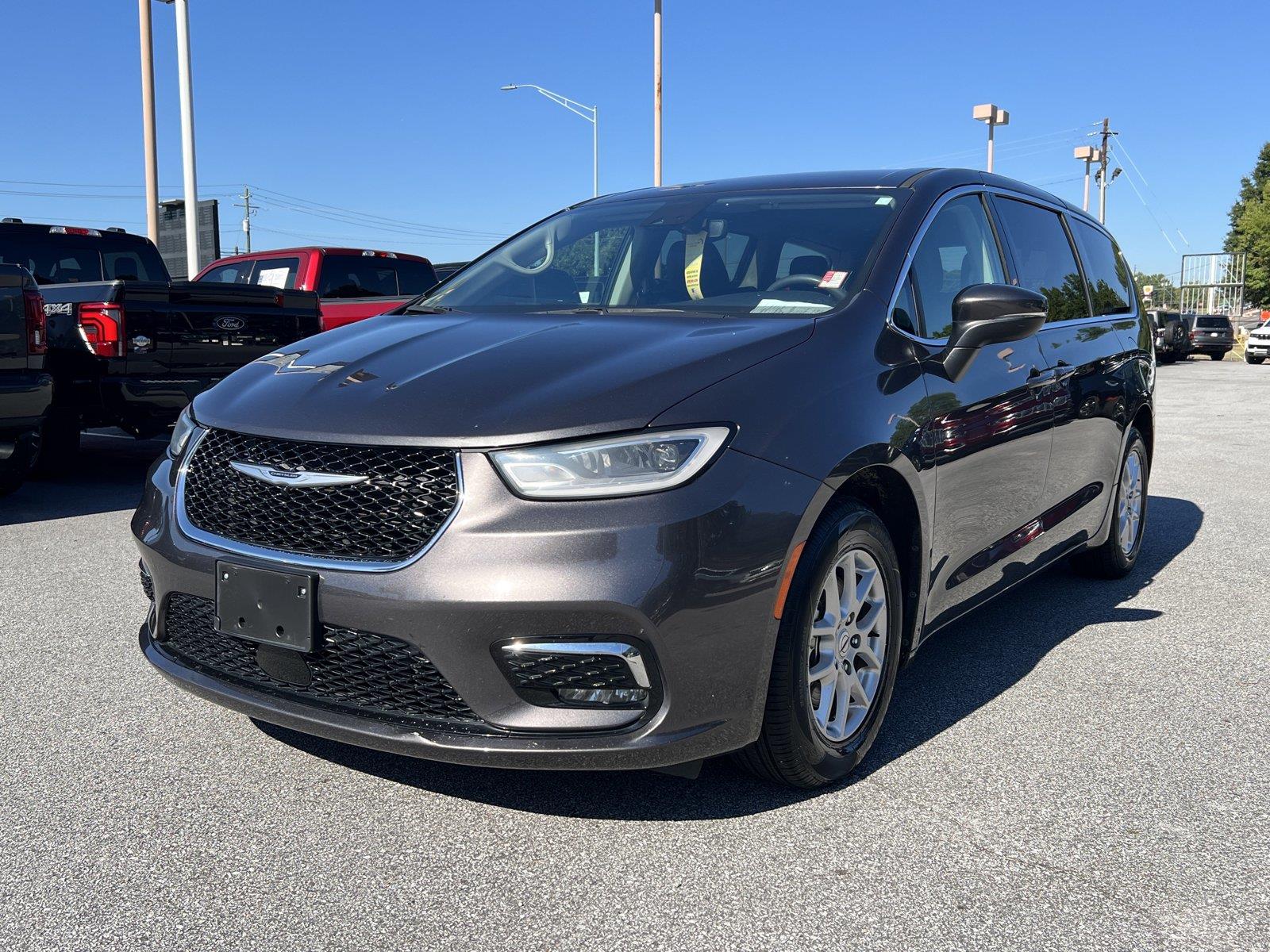 Gray (Granite Crystal Metallic Clearcoat) 2023 Chrysler Pacifica Minivan Front-Wheel Drive 9-Speed Automatic