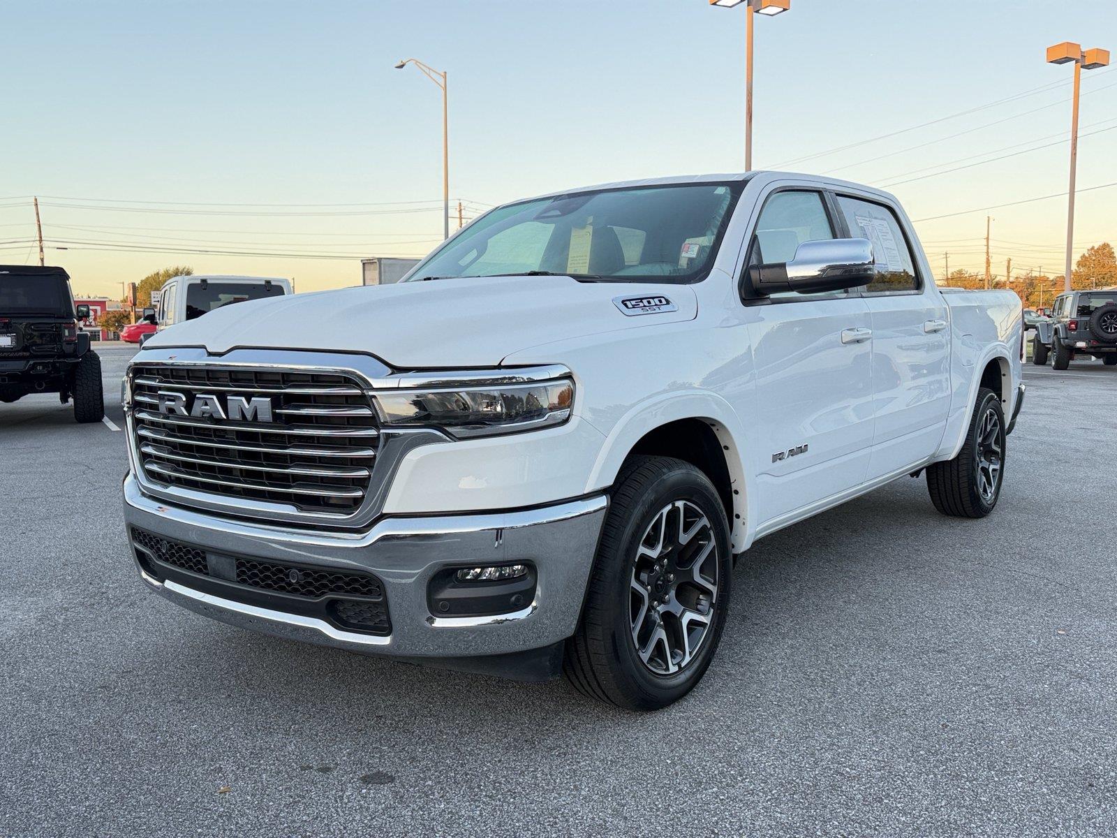 2025 RAM 1500 Laramie Crew Cab 4WD