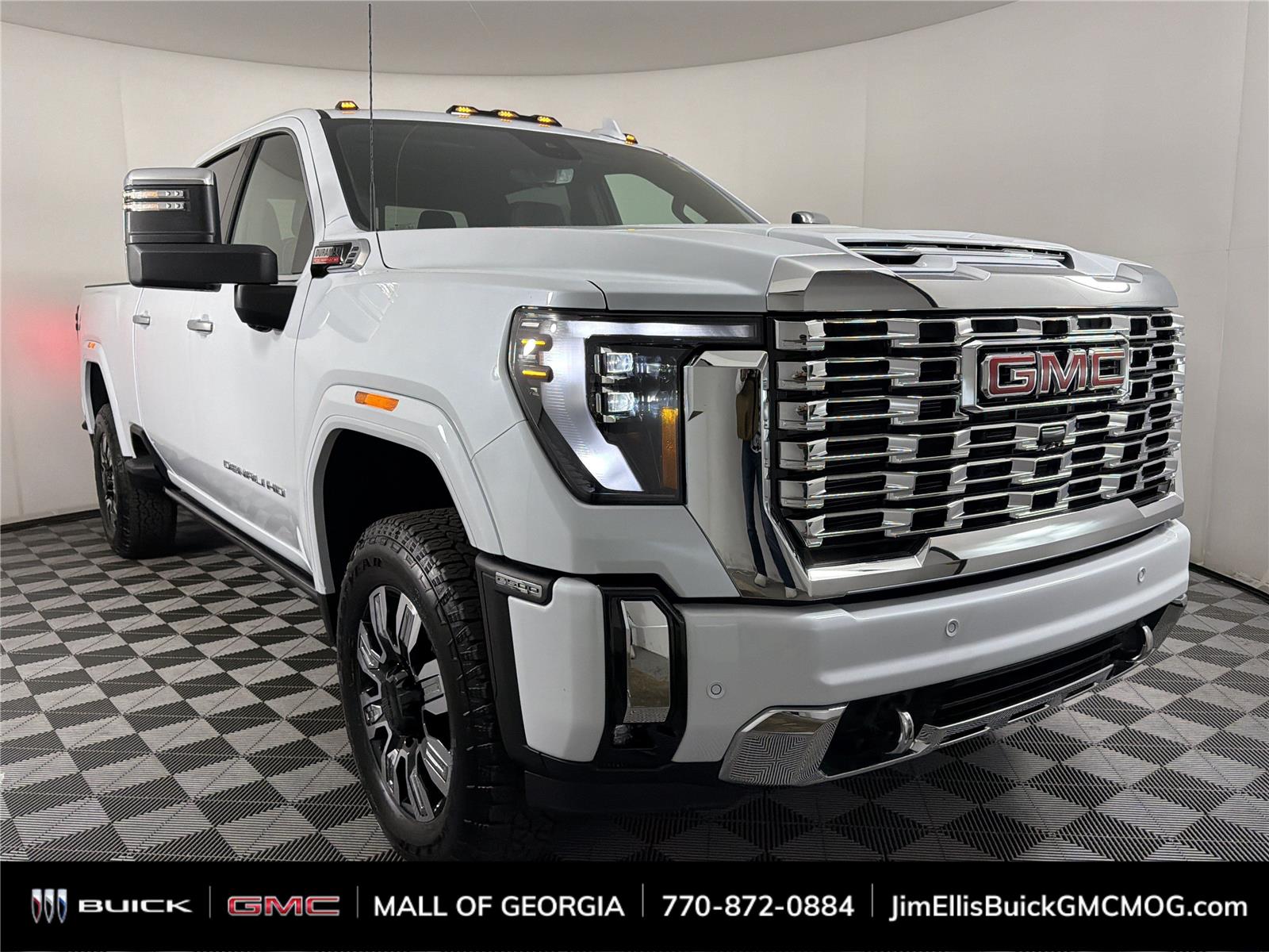 Glacier White Tricoat 2026 GMC Sierra 2500HD Pickup Truck Four-Wheel Drive Automatic