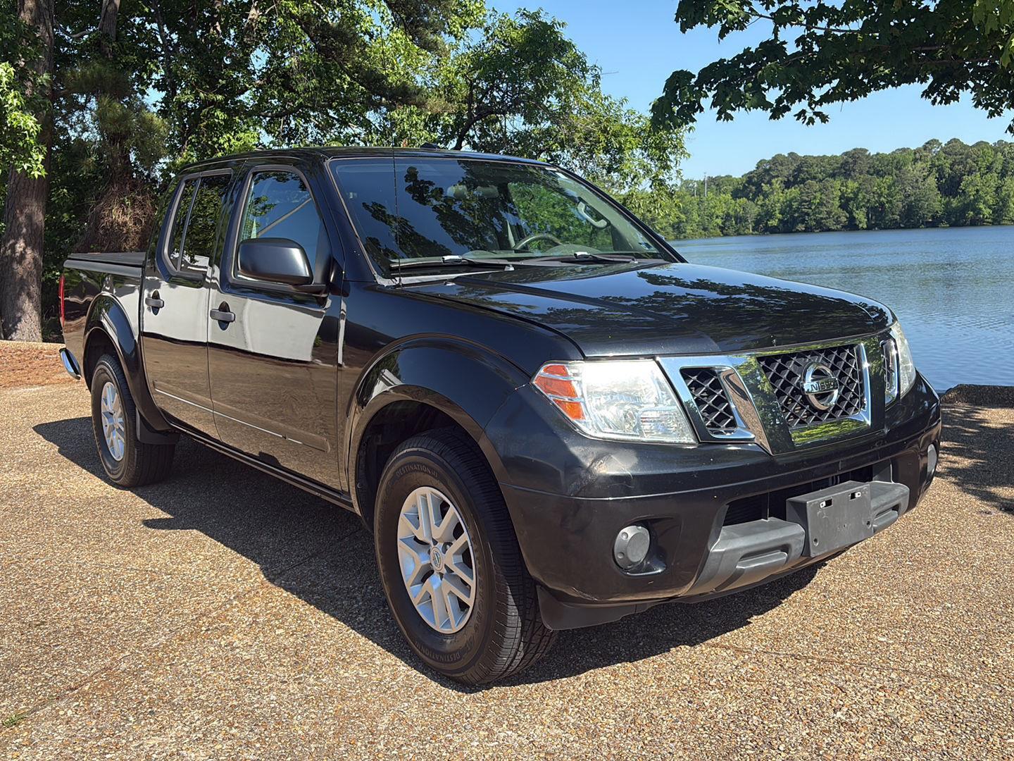 Gray (Magnetic Black) 2017 Nissan Frontier SL Crew Cab Pickup Truck 4X2 Automatic