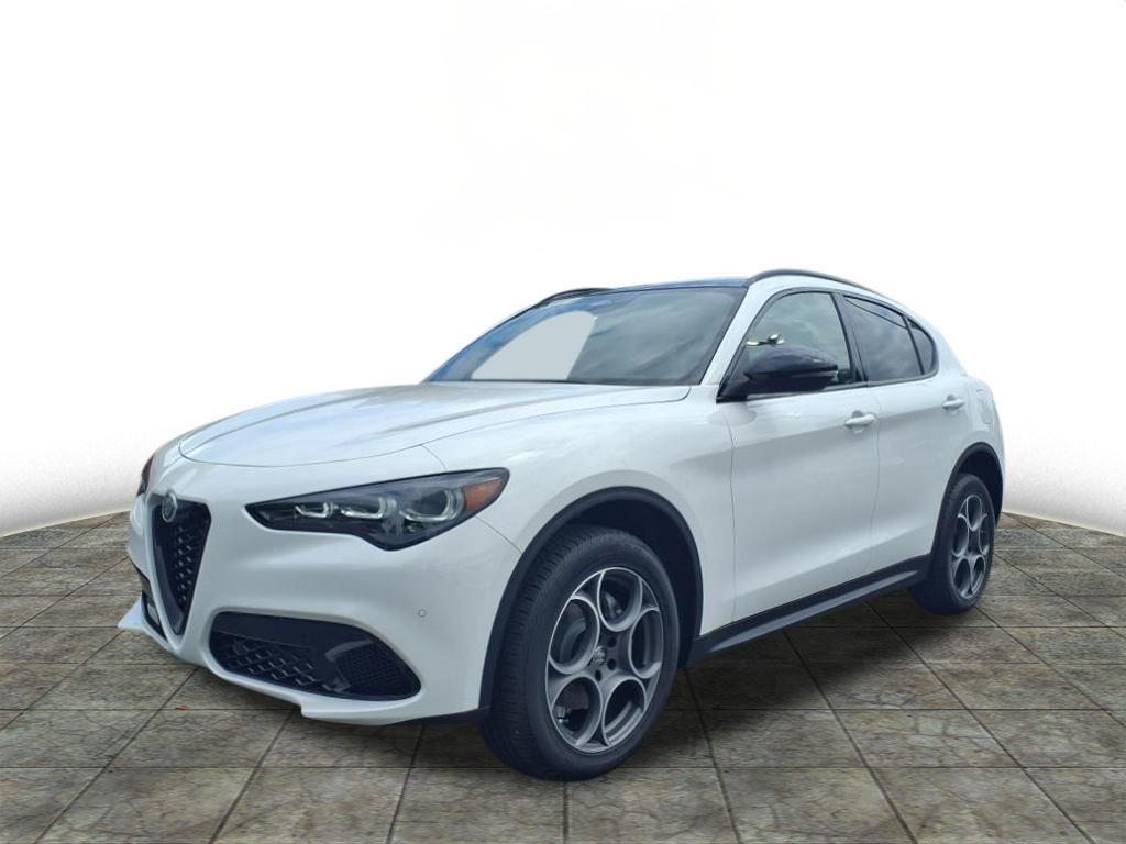 2025 Alfa Romeo Stelvio Base's photo