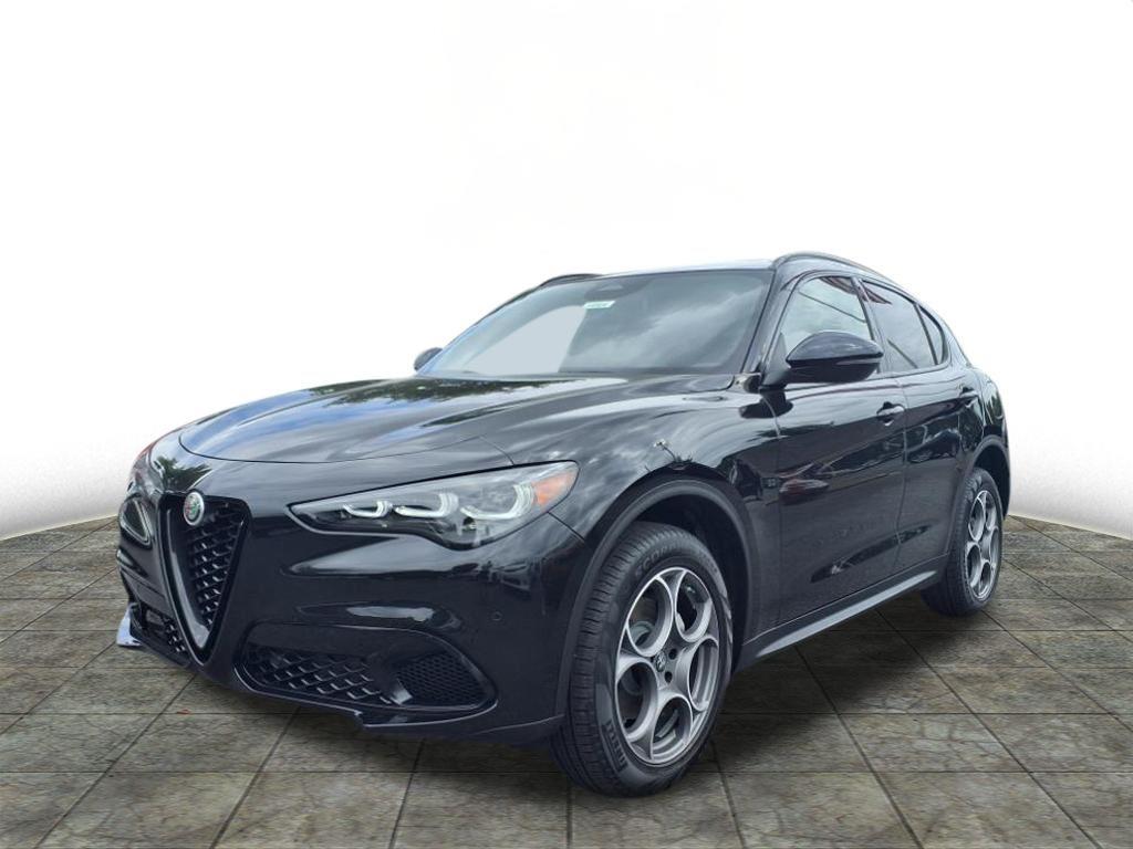 2025 Alfa Romeo Stelvio Base's photo