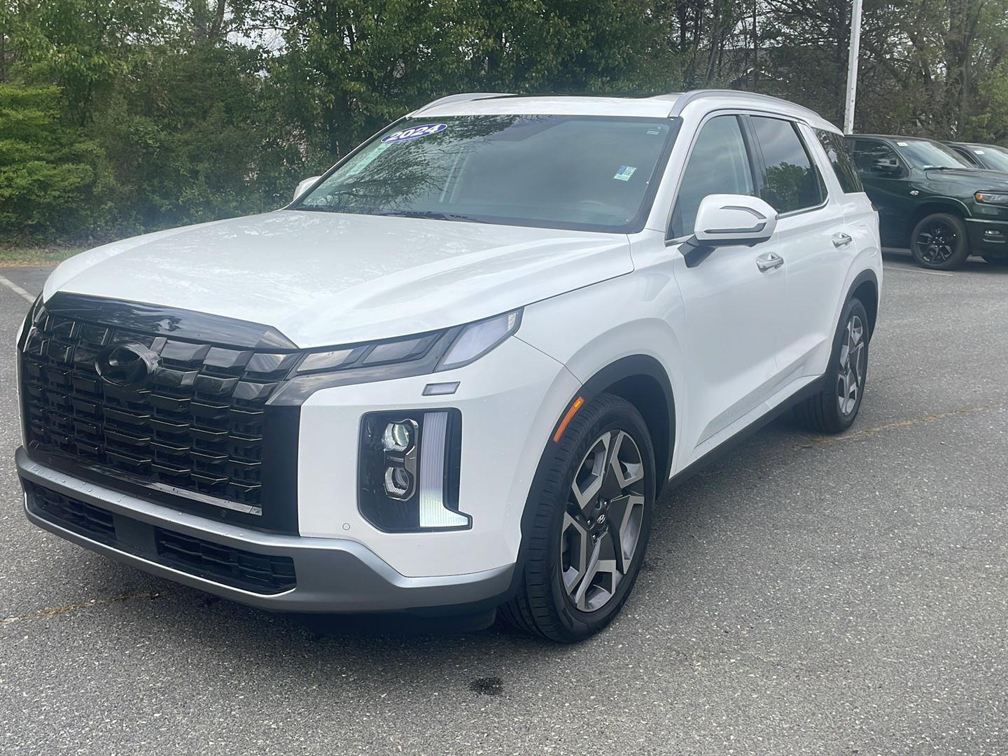 Hyper White 2024 Hyundai Palisade SEL FWD SUV / Crossover Front-Wheel Drive Automatic