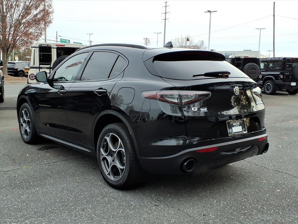 New 2025 Vulcano Black Metallic Alfa Romeo SPRINT image 17