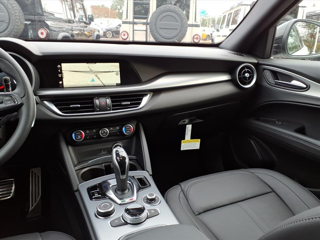 2025 Alfa Romeo Stelvio Base - Photo 26