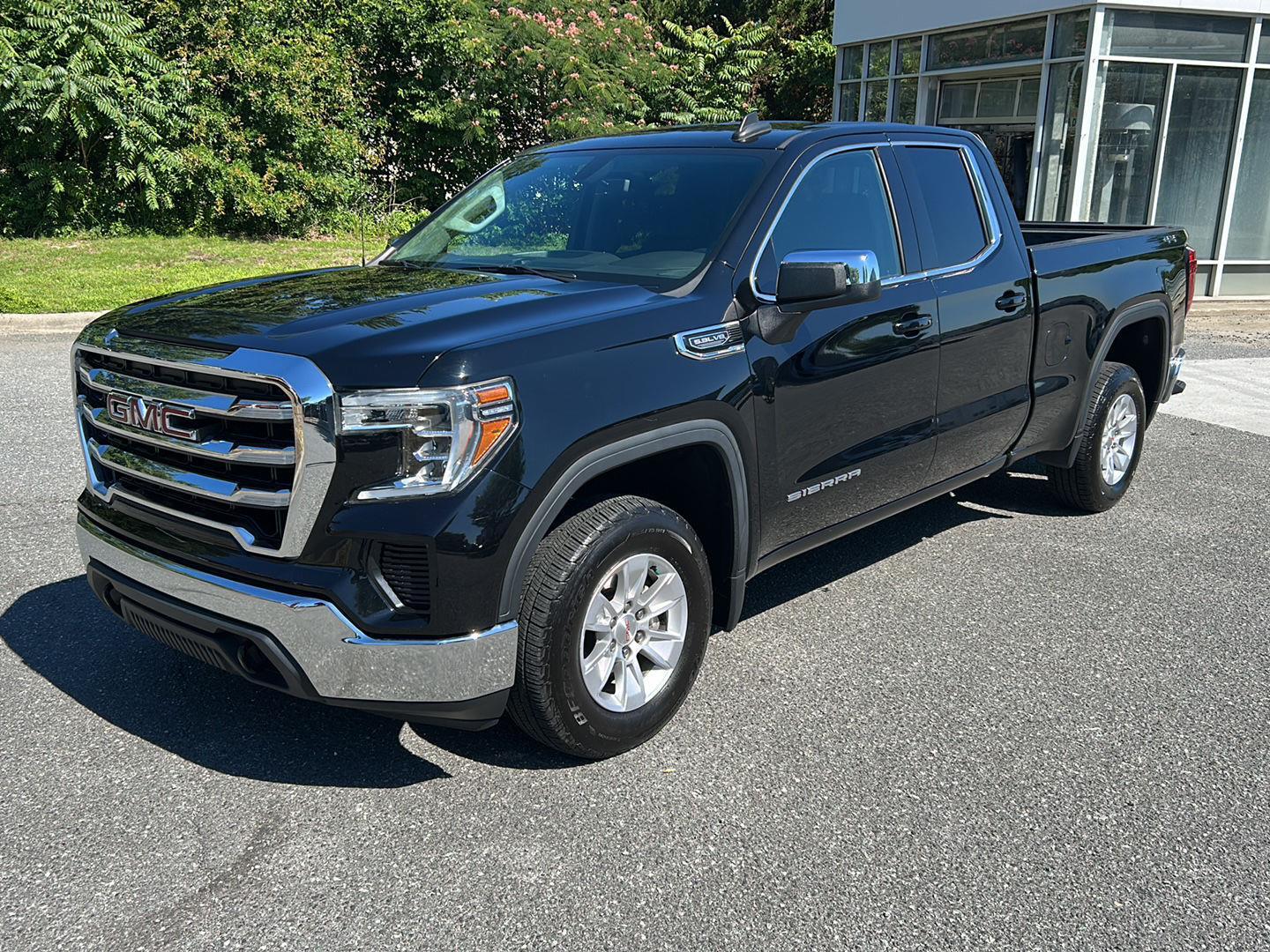 Onyx Black 2019 GMC Sierra 1500 SLE Double Cab 4WD Pickup Truck Four-Wheel Drive 8-Speed Automatic