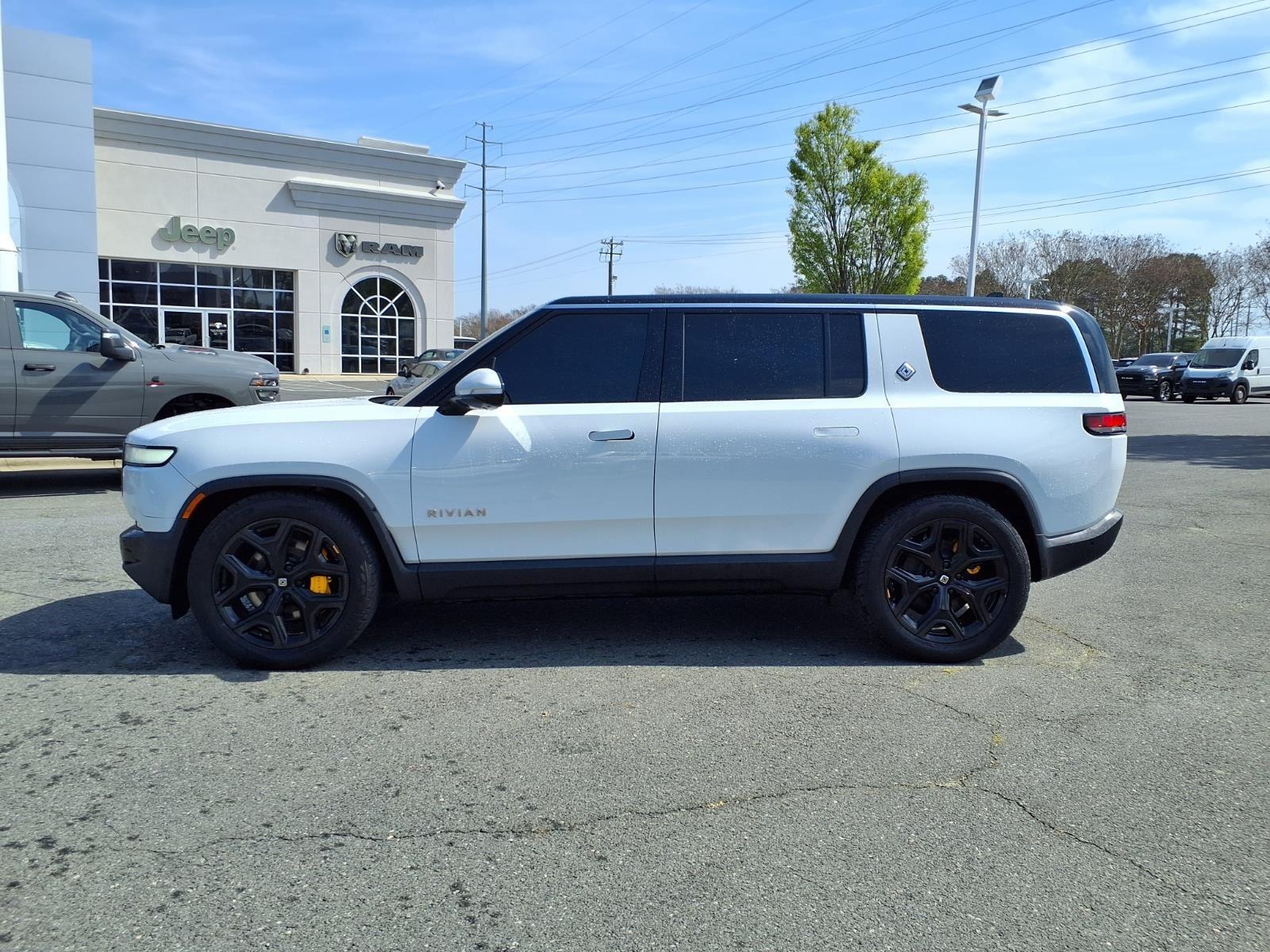 View vehicle photo 3