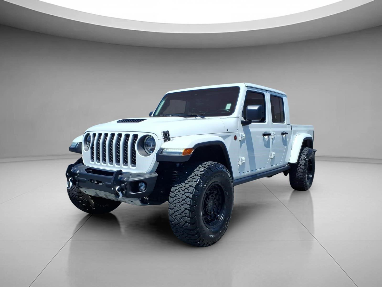 Bright White Clearcoat 2021 Jeep Gladiator Pickup Truck Four-Wheel Drive 8-Speed Automatic