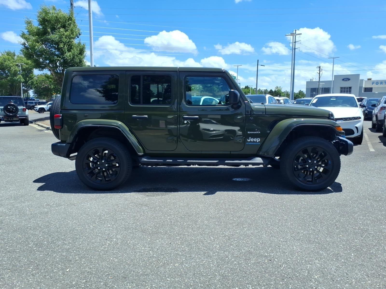 Used 2023 Sarge Green Clearcoat Jeep Sahara image 12