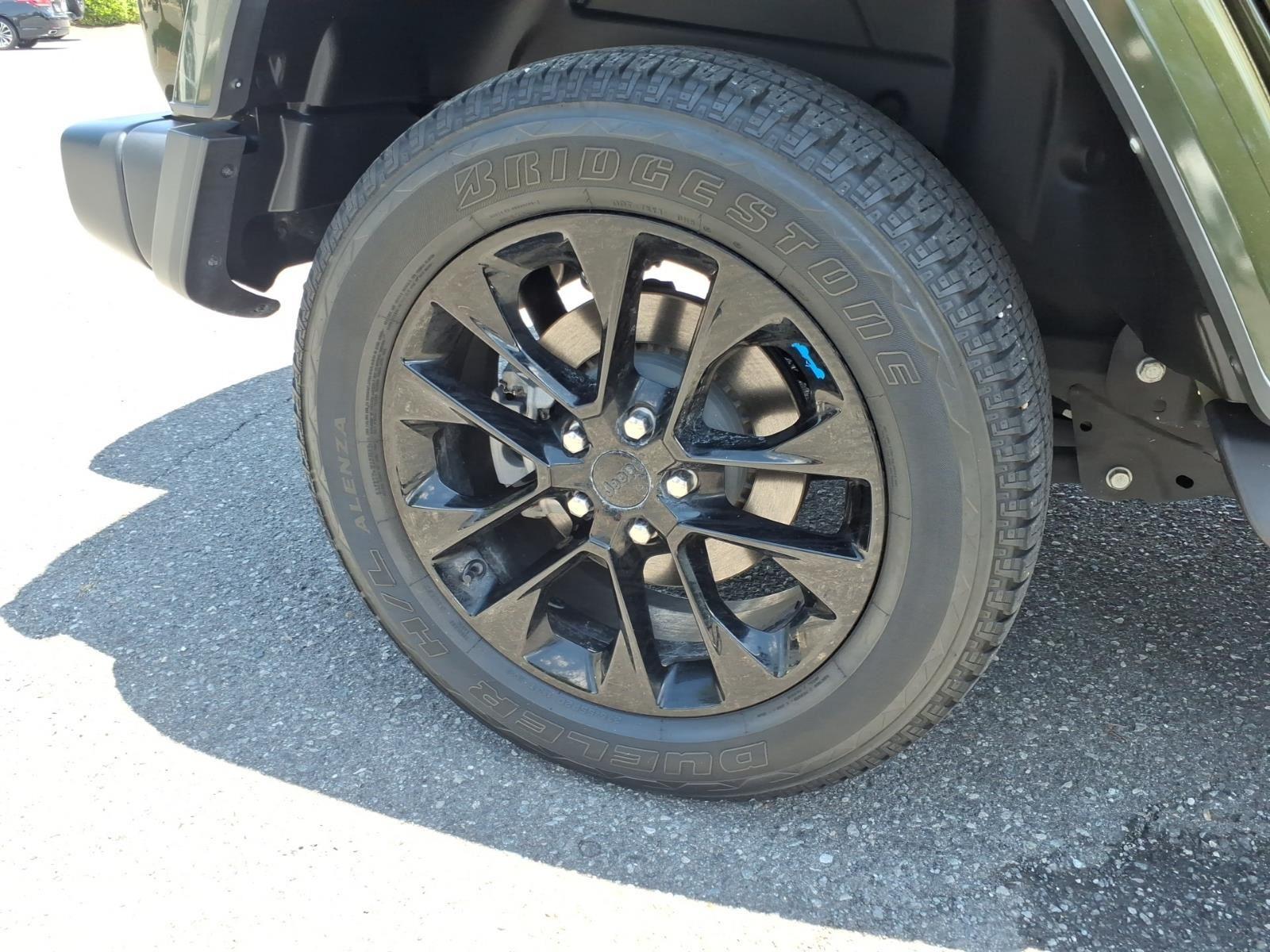 Used 2023 Sarge Green Clearcoat Jeep Sahara image 13