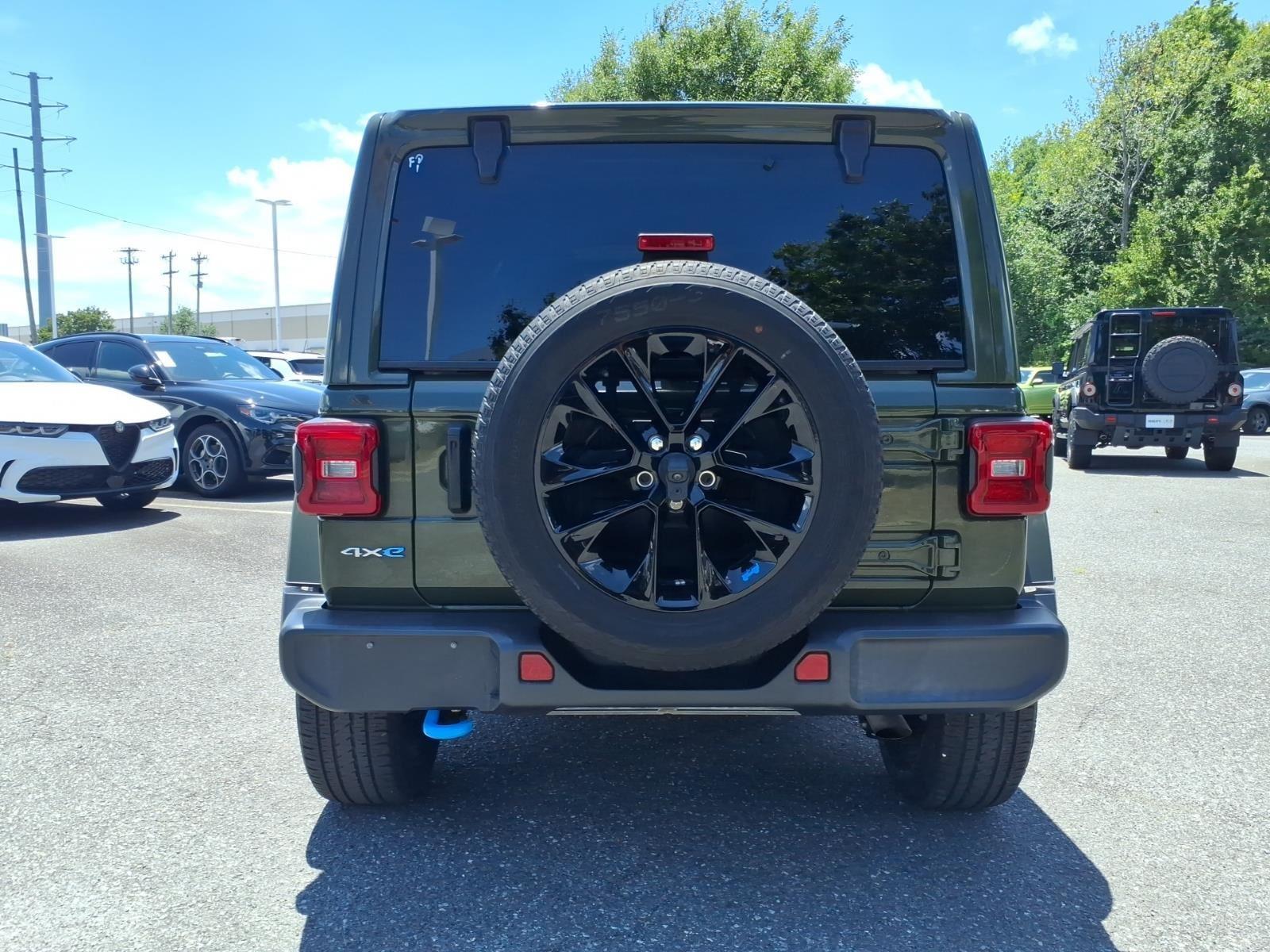 Used 2023 Sarge Green Clearcoat Jeep Sahara image 18