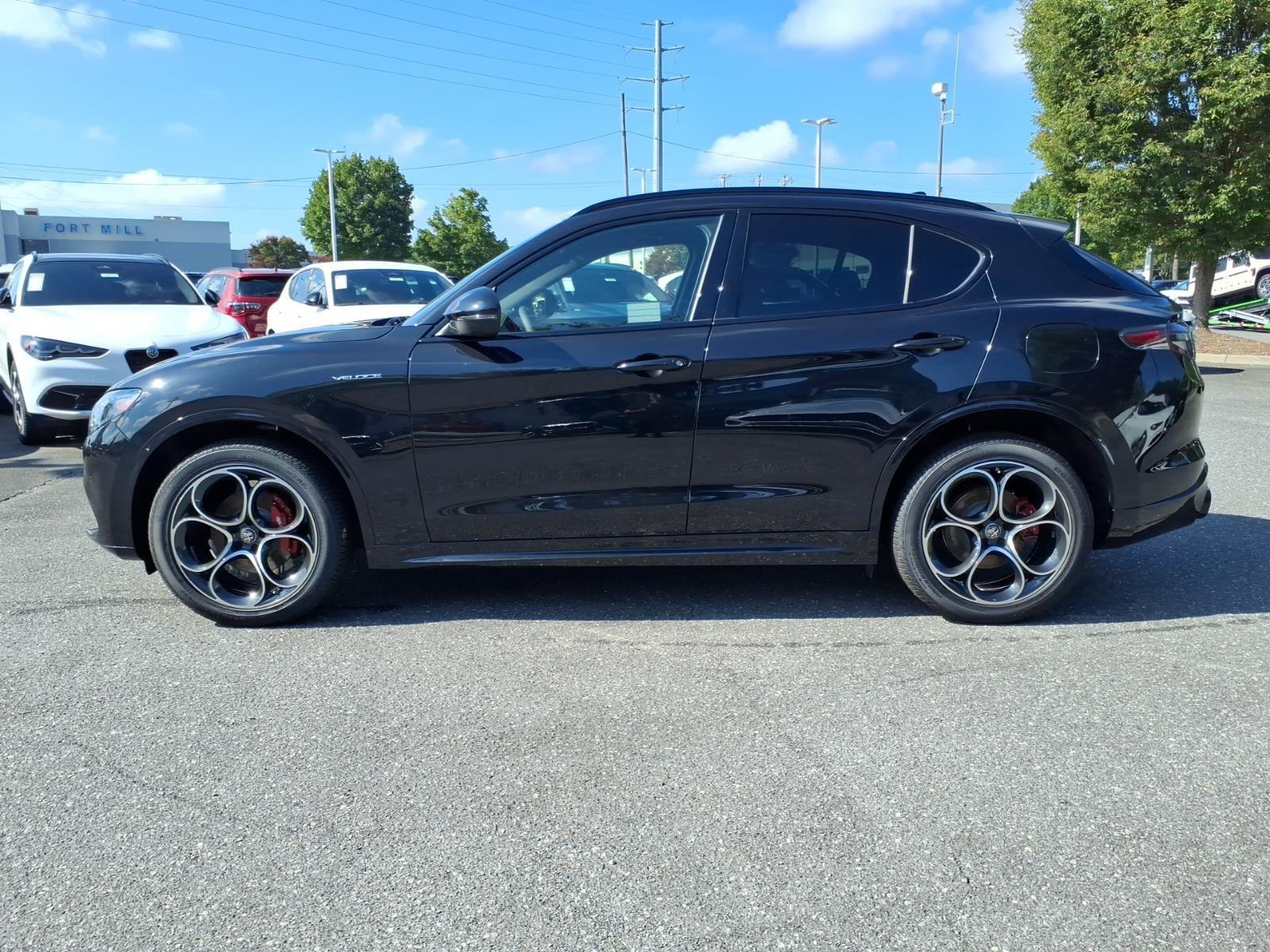 New 2026 Vulcano Black Metallic Alfa Romeo  image 3