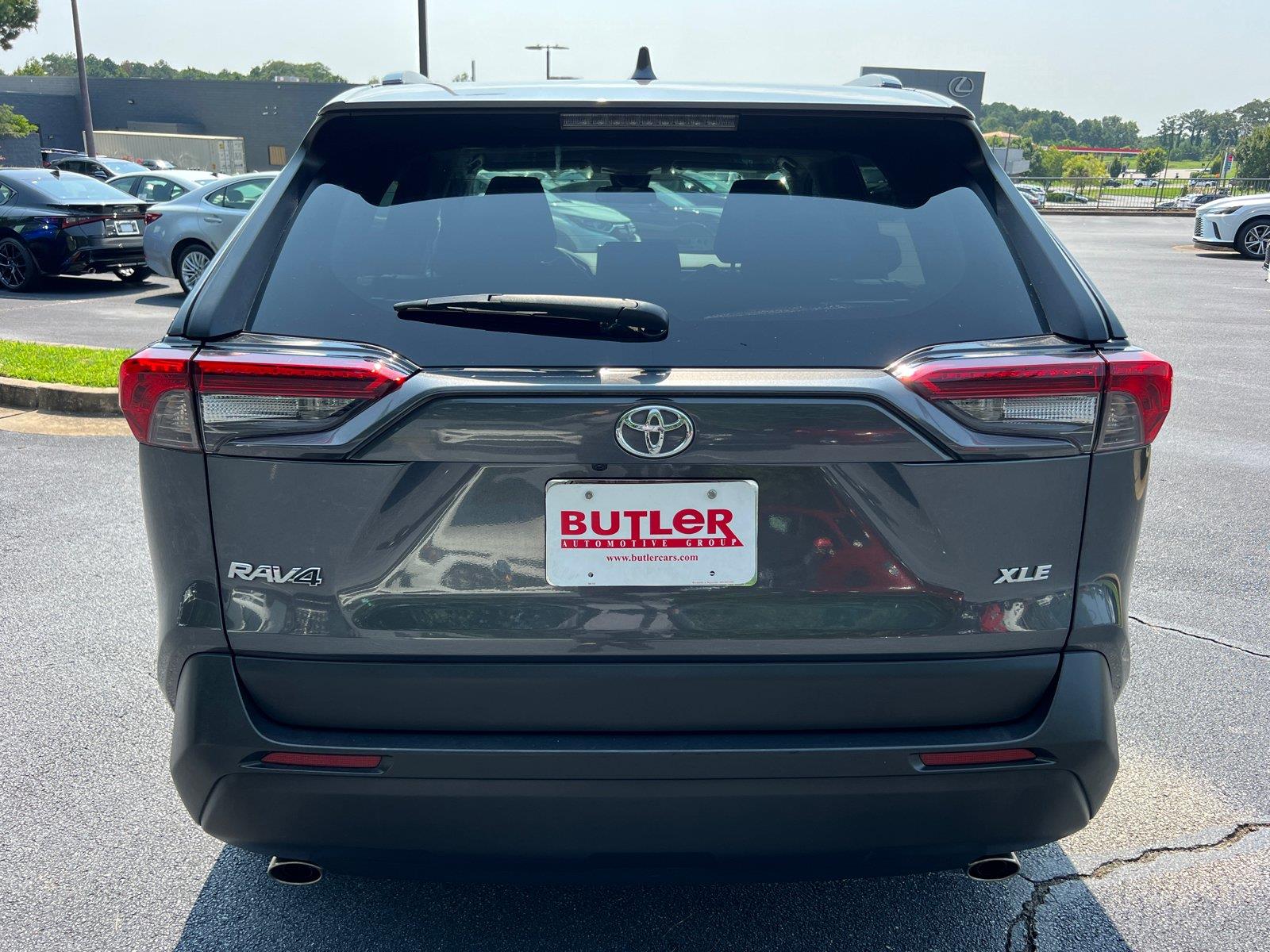 Used 2020 Magnetic Gray Metallic Toyota XLE image 6