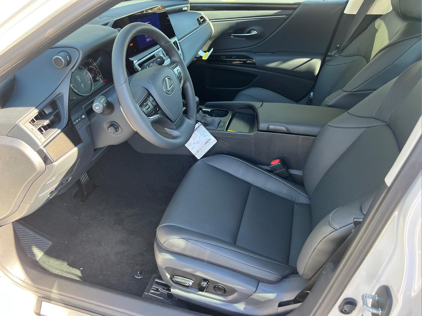 Used 2025 Lexus ES Sedan