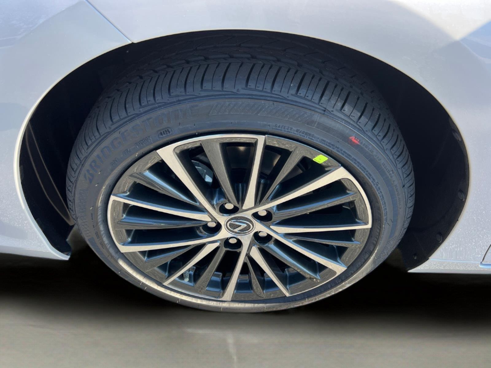 Used 2025 Lexus ES Sedan