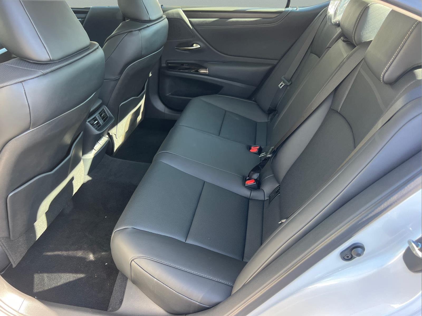 Used 2025 Lexus ES Sedan
