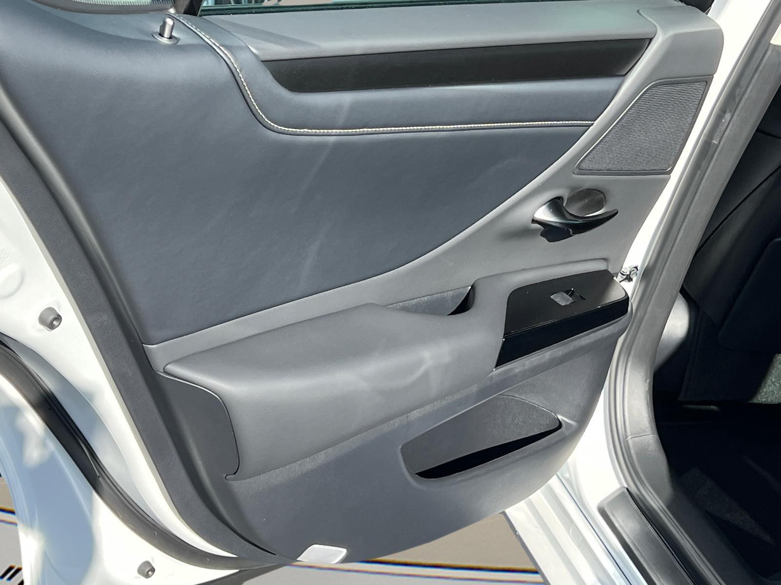 Used 2025 Lexus ES Sedan