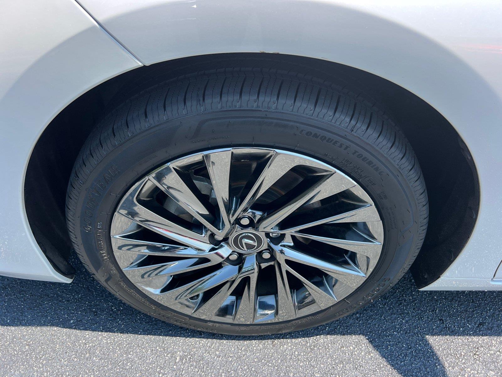 Used 2024 Lexus ES Sedan