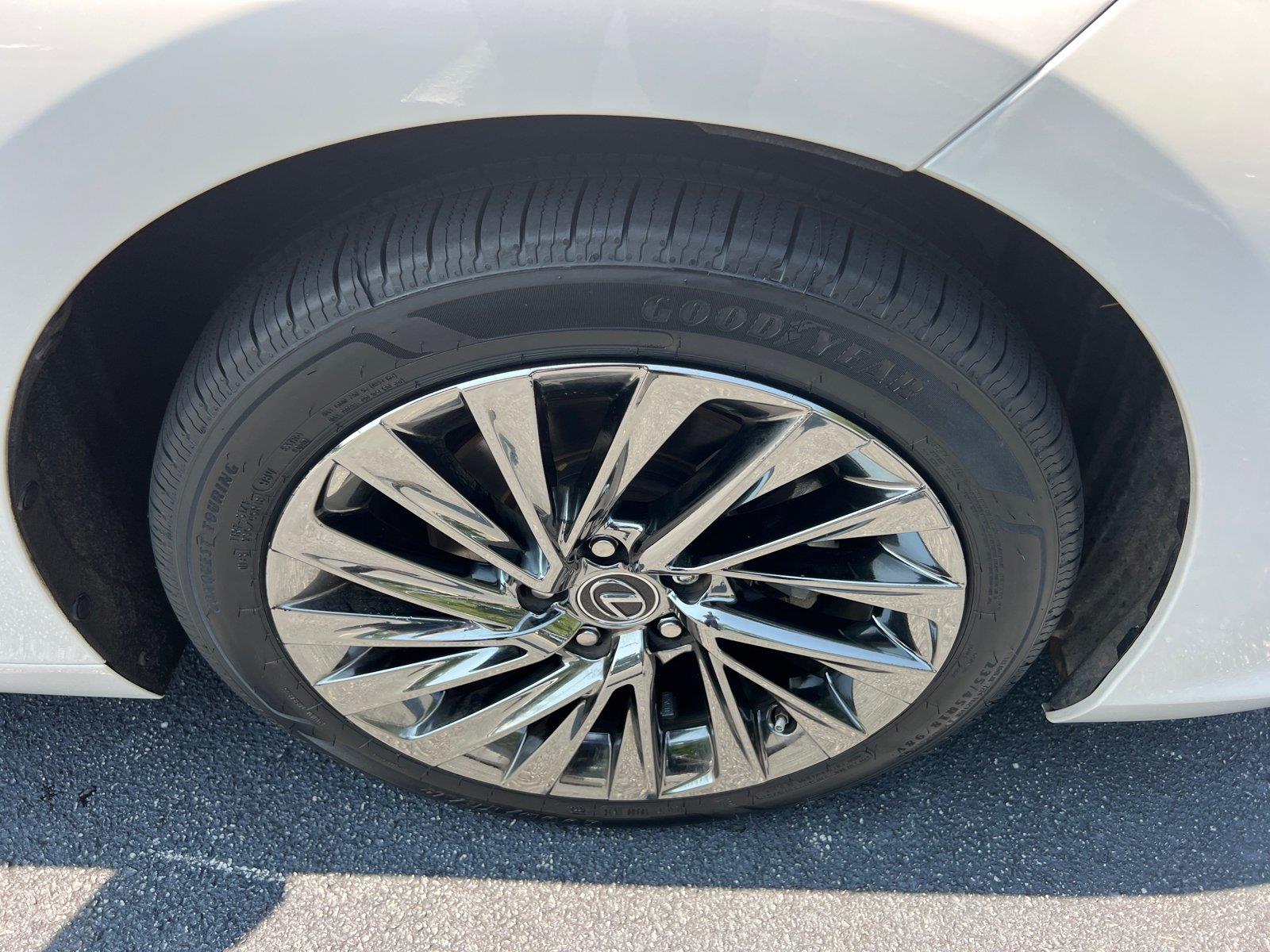 Used 2024 Lexus ES Sedan