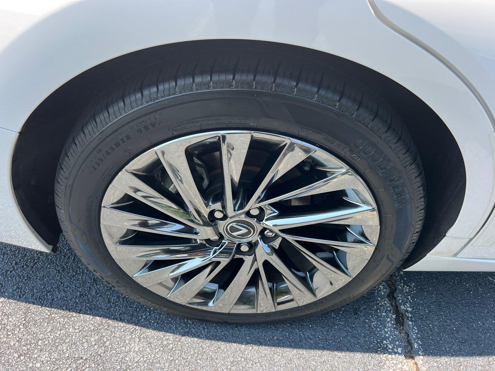 Used 2024 Lexus ES Sedan