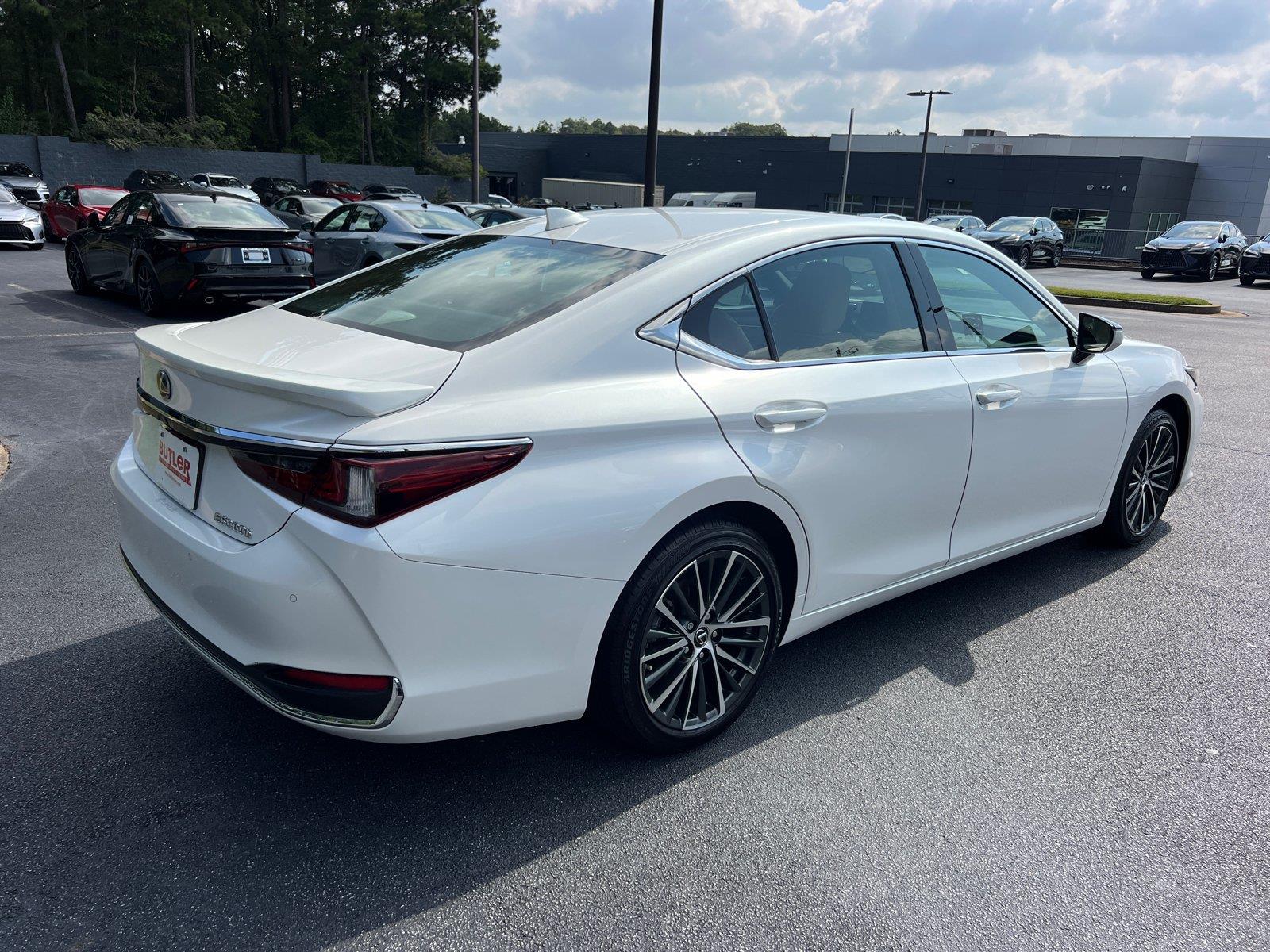 Used 2025 Lexus ES Sedan