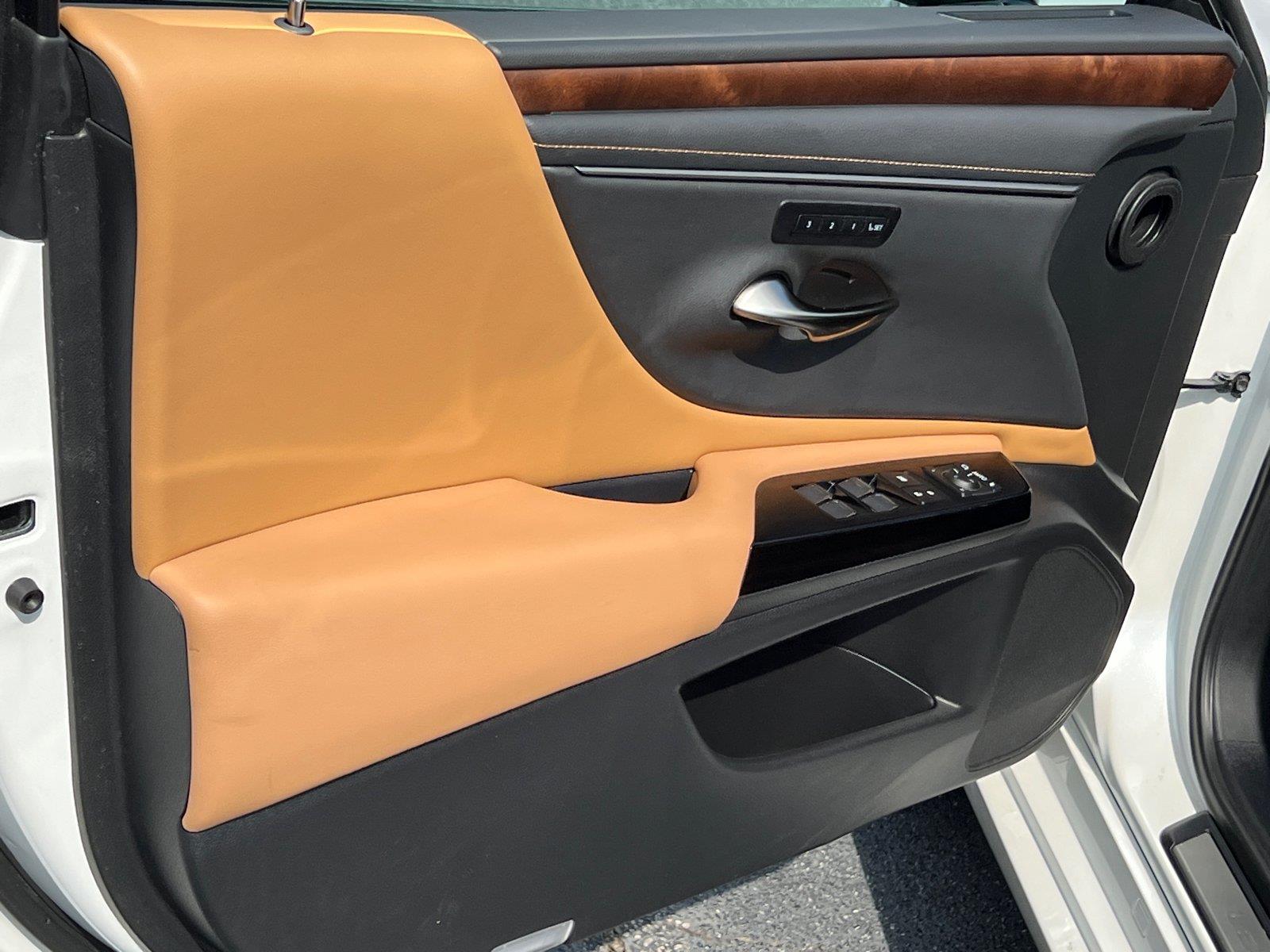 Used 2025 Lexus ES Sedan